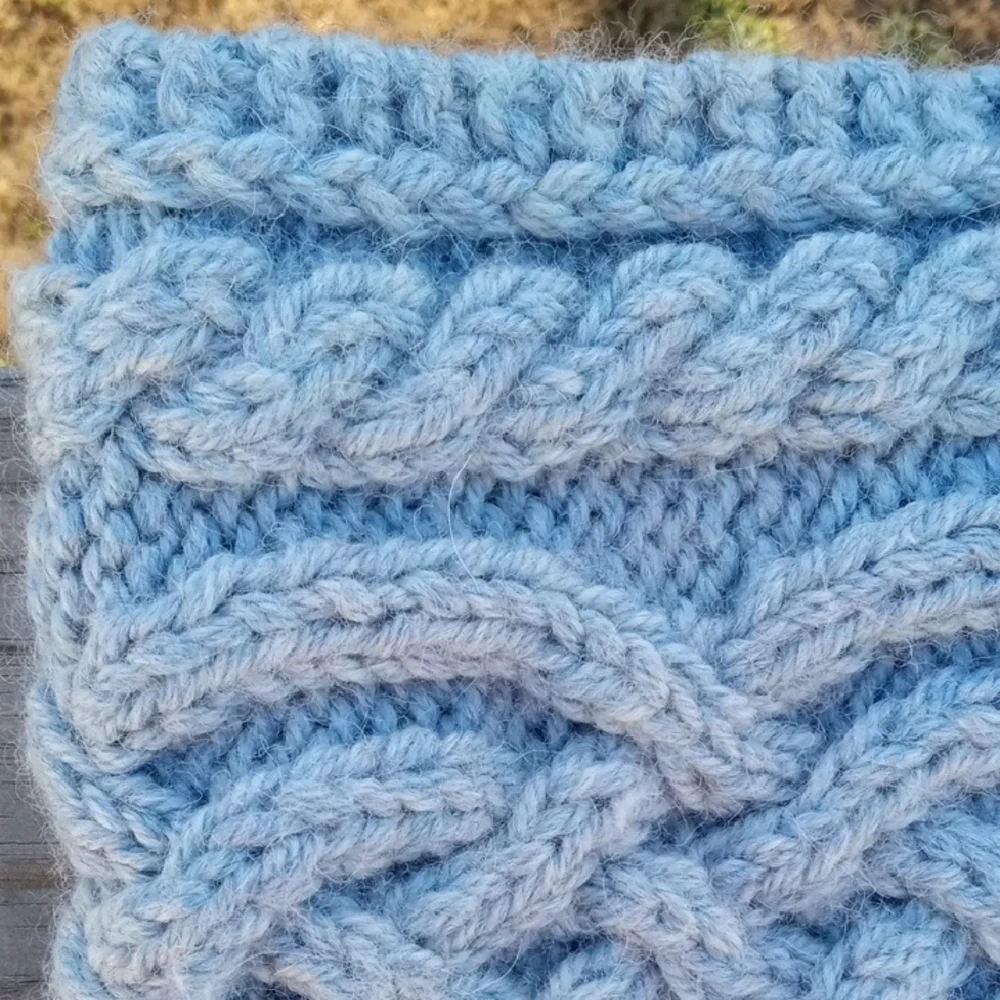 Unisex Chunky Celtic Cables Cowl - Picture 4 of 8